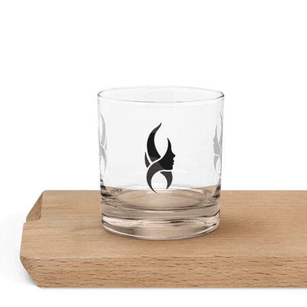 Elegant Whiskey Rocks Glass Artistic Face Design - Image 7