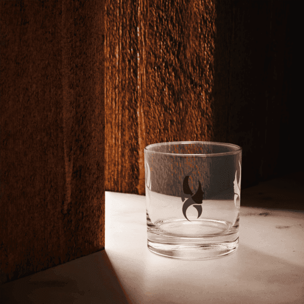 Elegant Whiskey Rocks Glass Artistic Face Design - Image 8