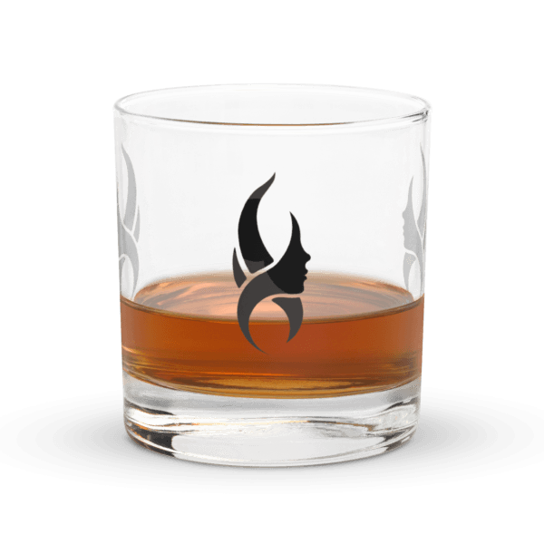 Elegant Whiskey Rocks Glass Artistic Face Design - Image 9